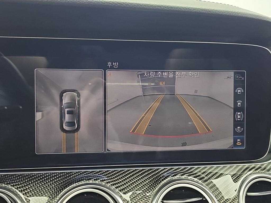 Mercedes-Benz E-Class — photo 19