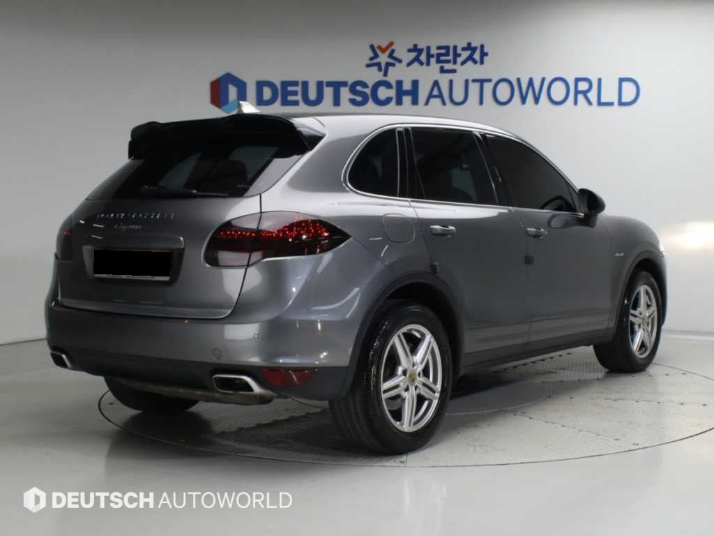 Porsche Cayenne — photo 02