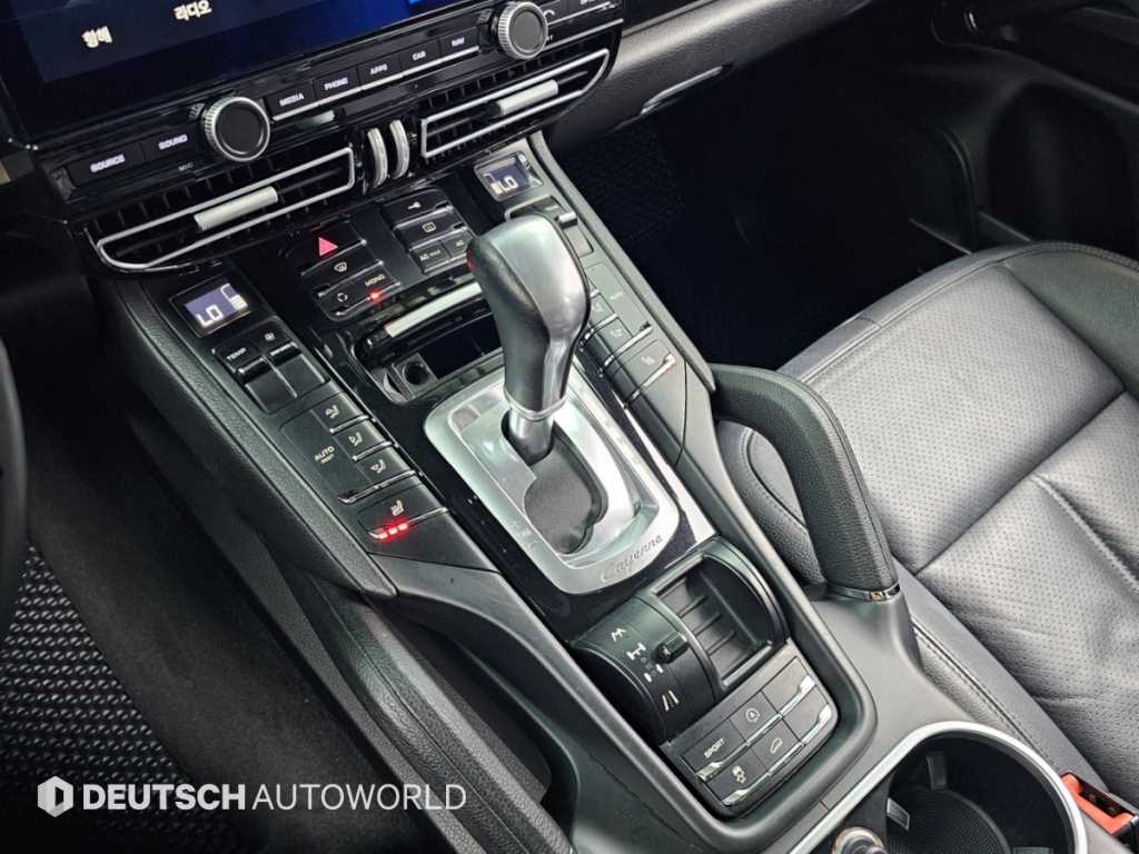 Porsche Cayenne — photo 09