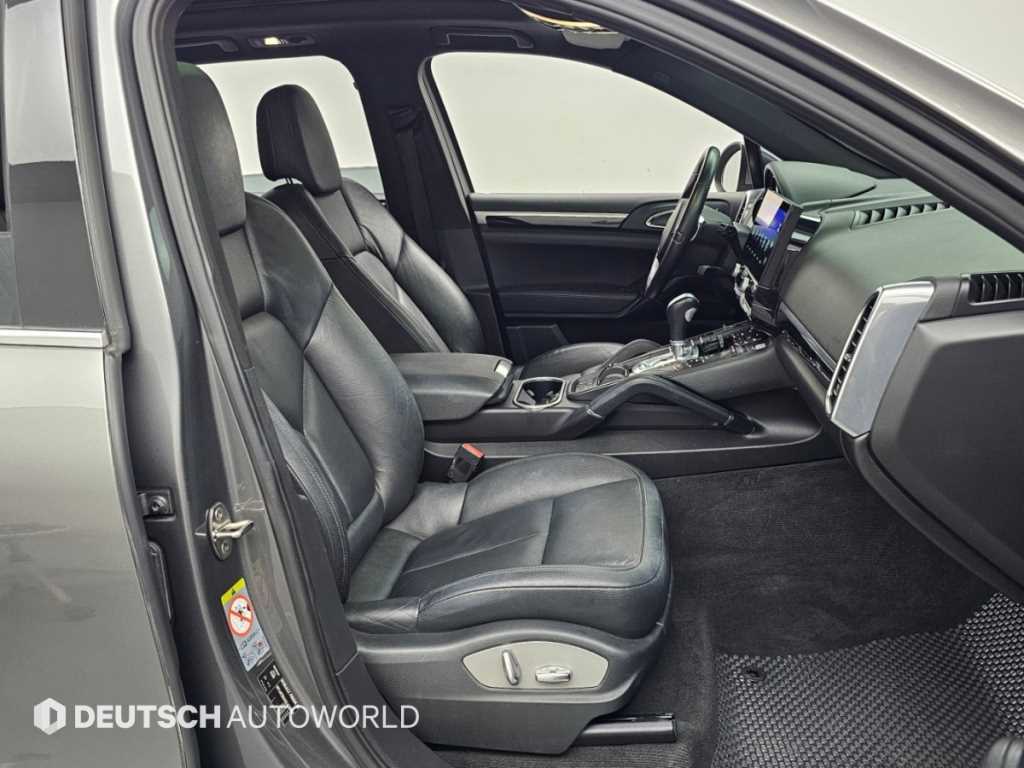 Porsche Cayenne — photo 10