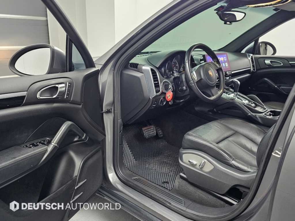 Porsche Cayenne — photo 11
