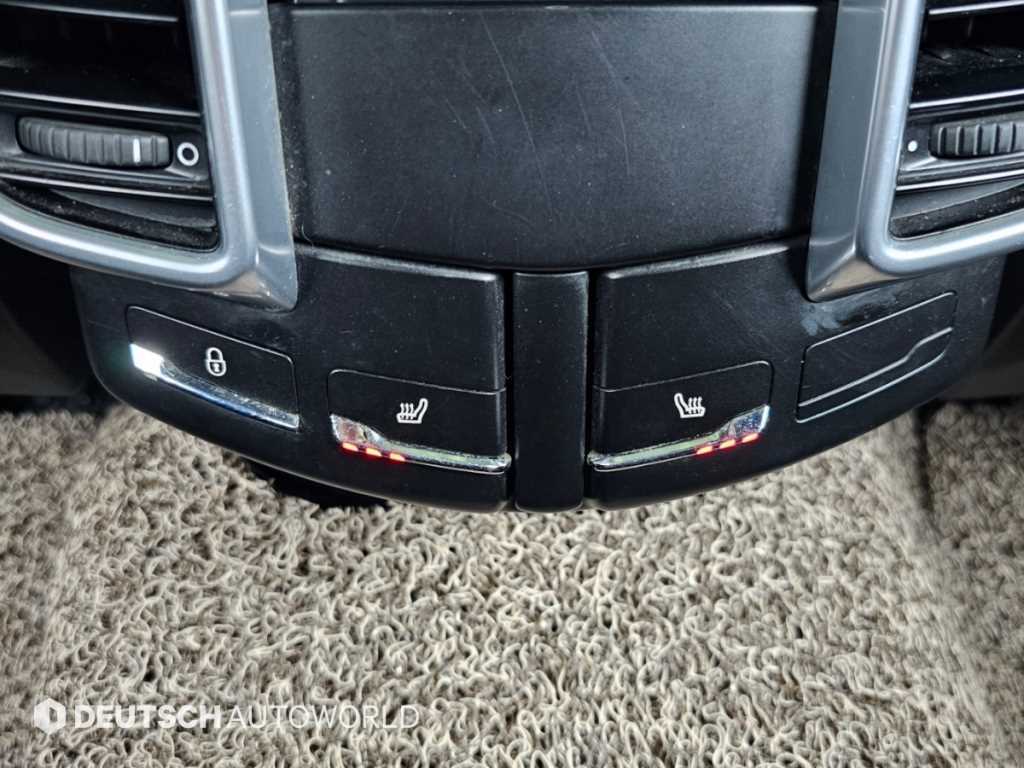 Porsche Cayenne — photo 16