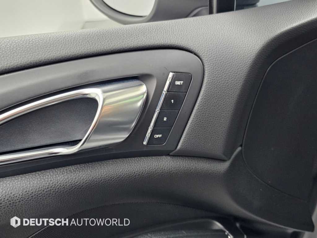 Porsche Cayenne — photo 18
