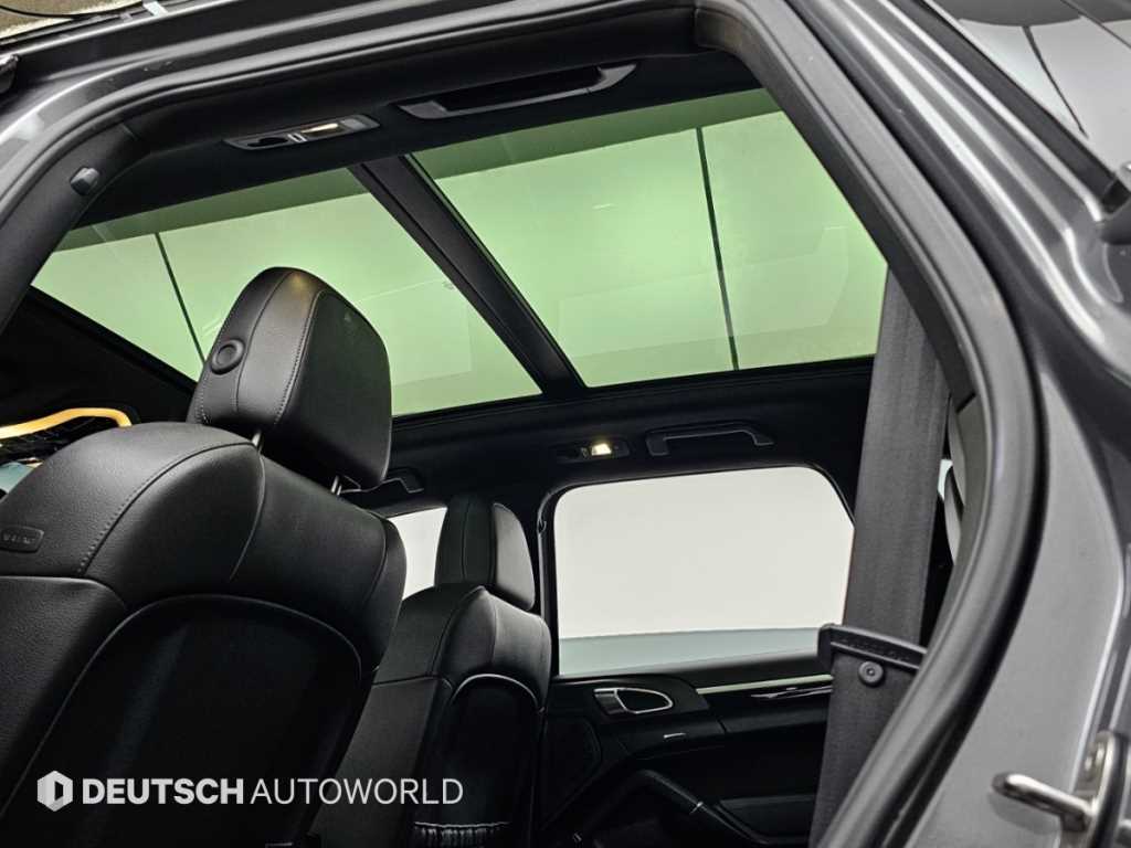 Porsche Cayenne — photo 19