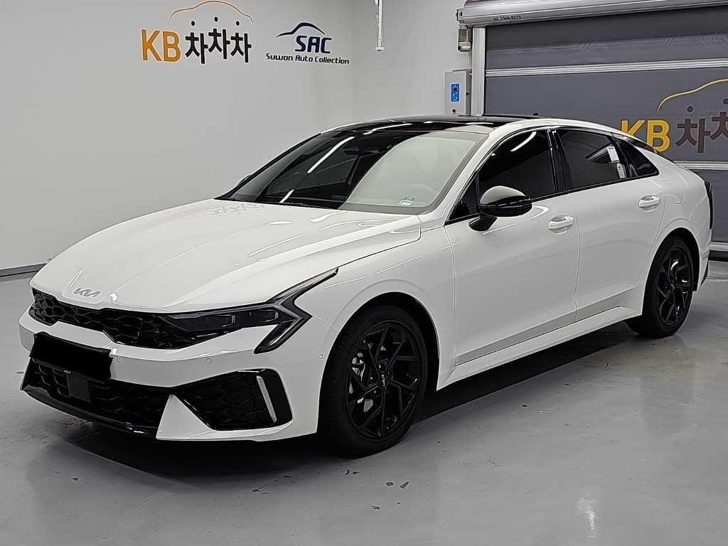 Kia K5 — photo 01