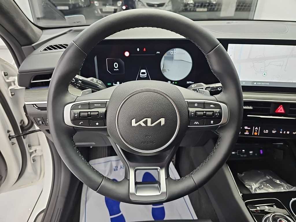 Kia K5 — photo 09