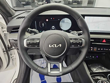 Kia K5 — photo 09