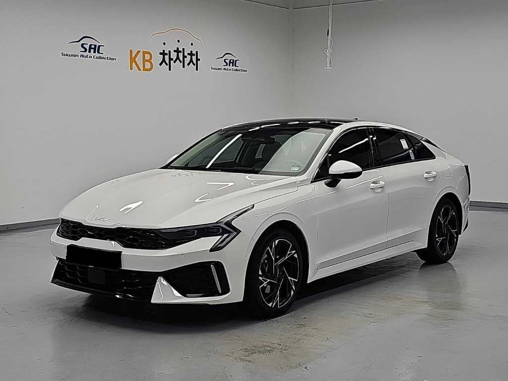 Kia K5 — photo 01
