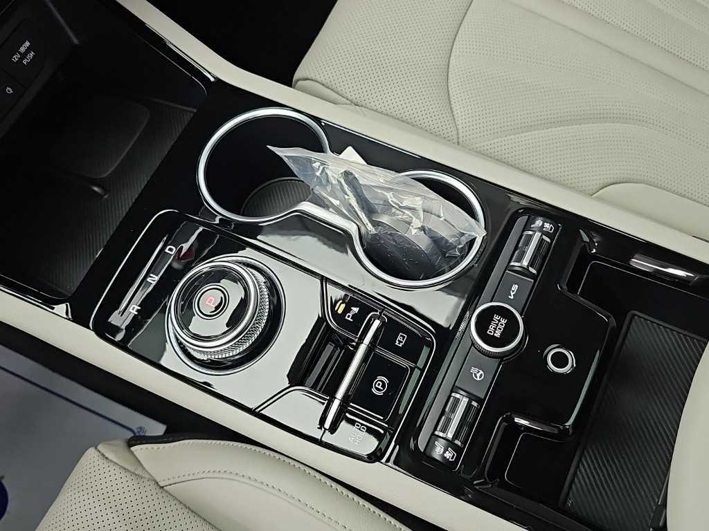 Kia K5 — photo 08