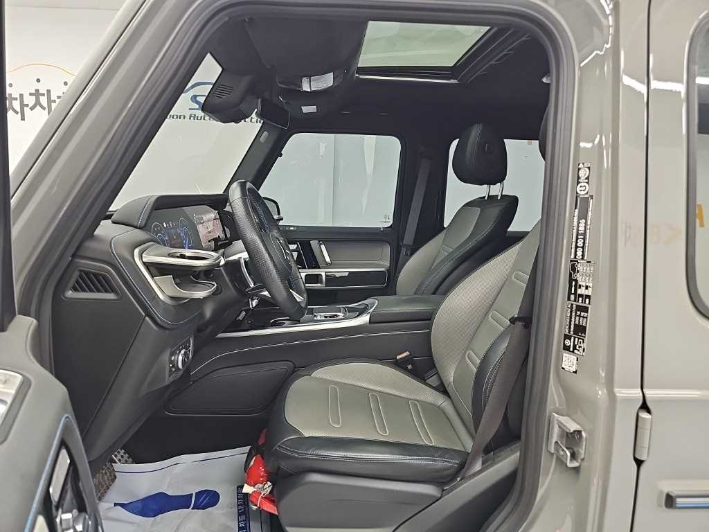 Mercedes-Benz G-Class — photo 11