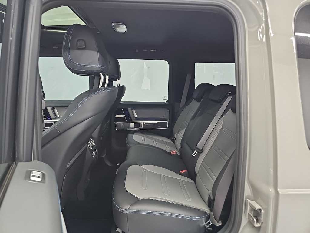 Mercedes-Benz G-Class — photo 12