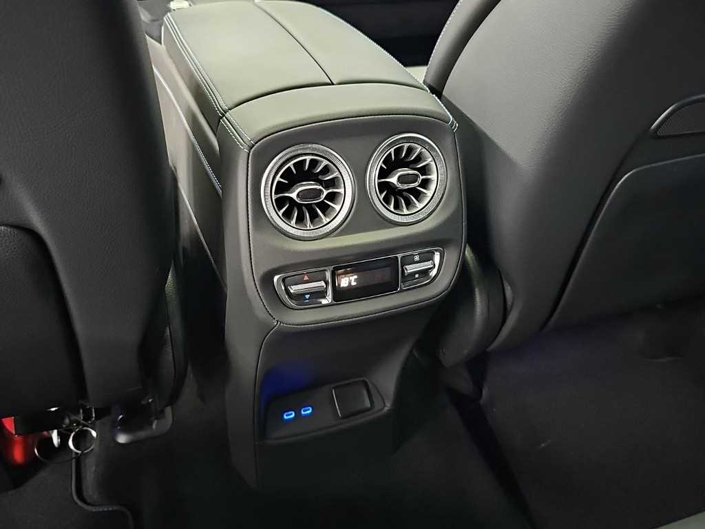 Mercedes-Benz G-Class — photo 13