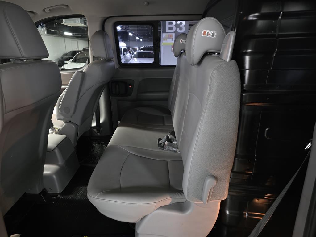 Hyundai Starex — photo 09