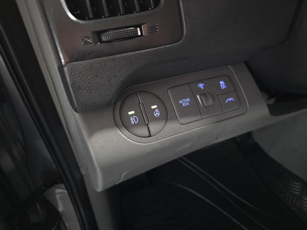 Hyundai Starex — photo 11