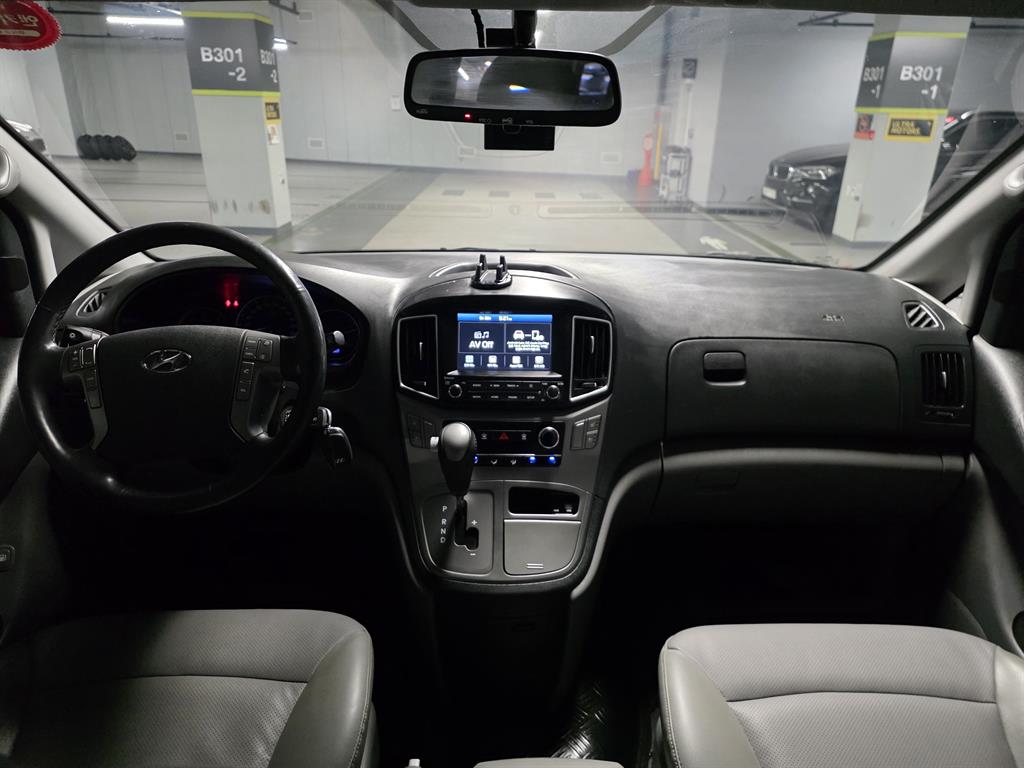 Hyundai Starex — photo 12