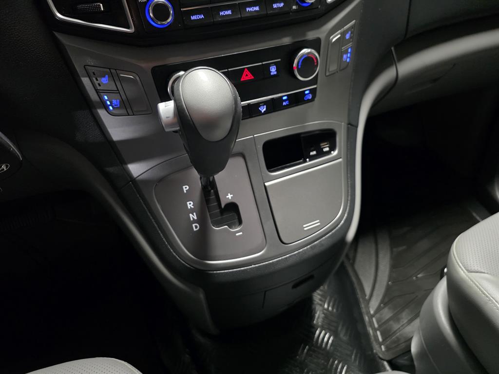Hyundai Starex — photo 17