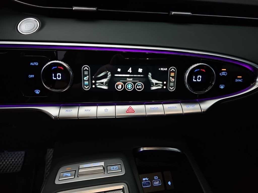 Genesis GV70 — photo 10