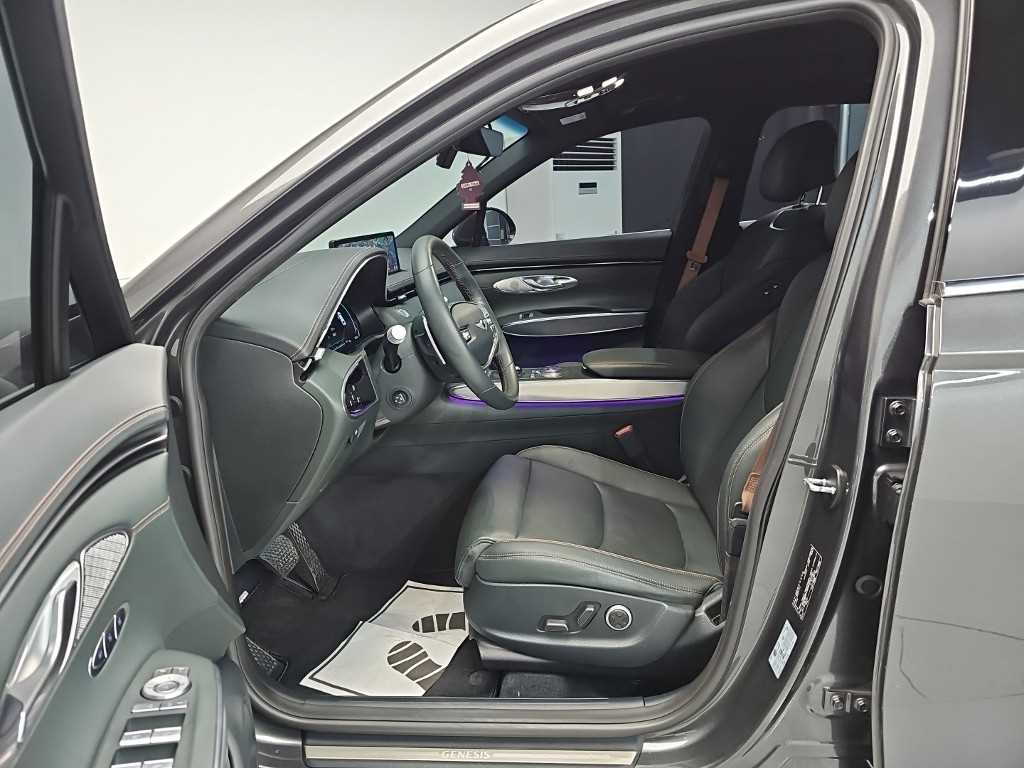 Genesis GV70 — photo 11