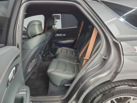 Genesis GV70 — photo 12