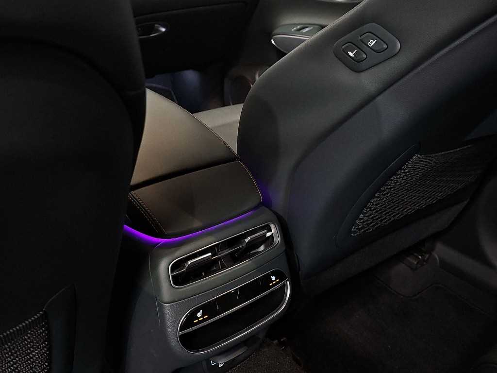Genesis GV70 — photo 13