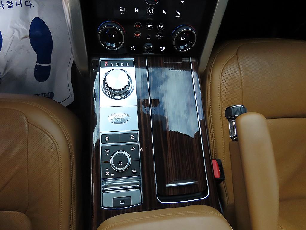 Land Rover Range Rover — photo 11