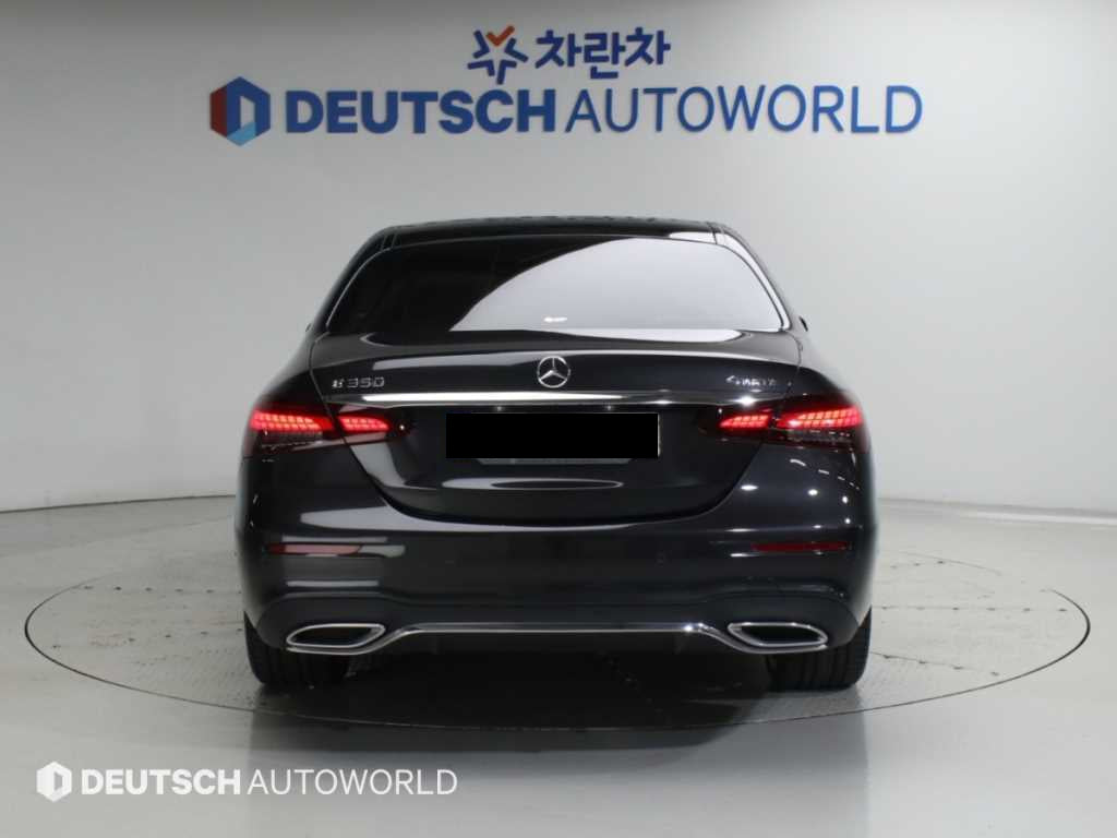 Mercedes-Benz E-Class — photo 04