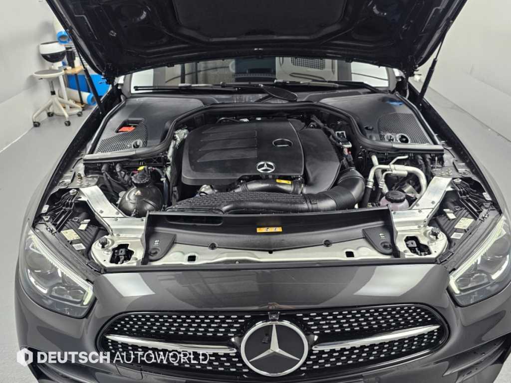 Mercedes-Benz E-Class — photo 06