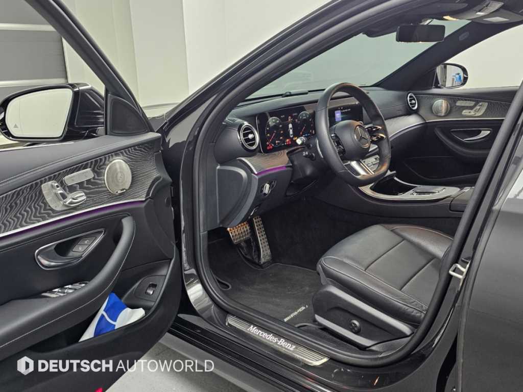 Mercedes-Benz E-Class — photo 11