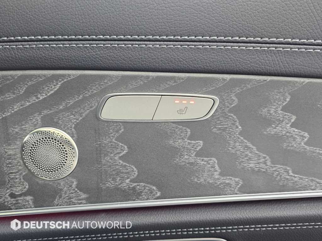 Mercedes-Benz E-Class — photo 16