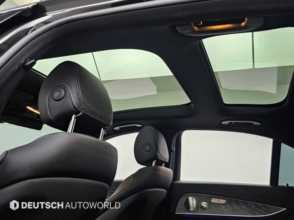 Mercedes-Benz E-Class — photo 18