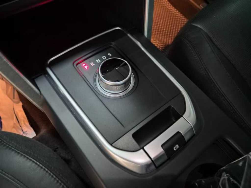Land Rover Discovery Sport — photo 11