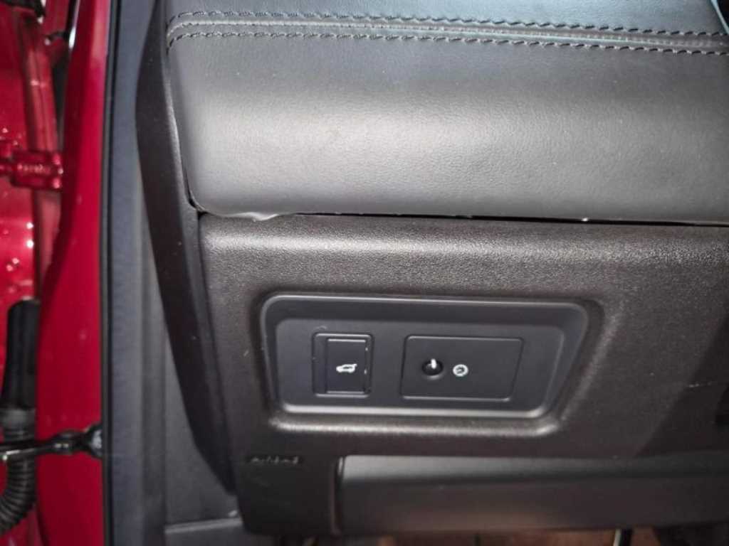 Land Rover Discovery Sport — photo 13
