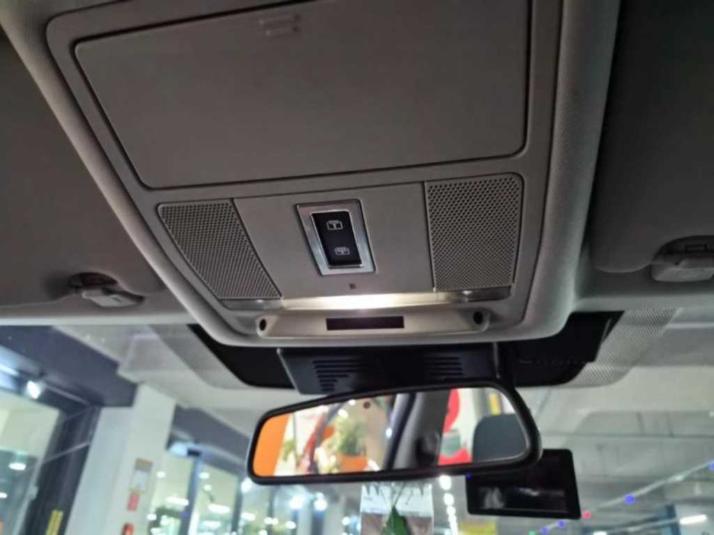 Land Rover Discovery Sport — photo 18