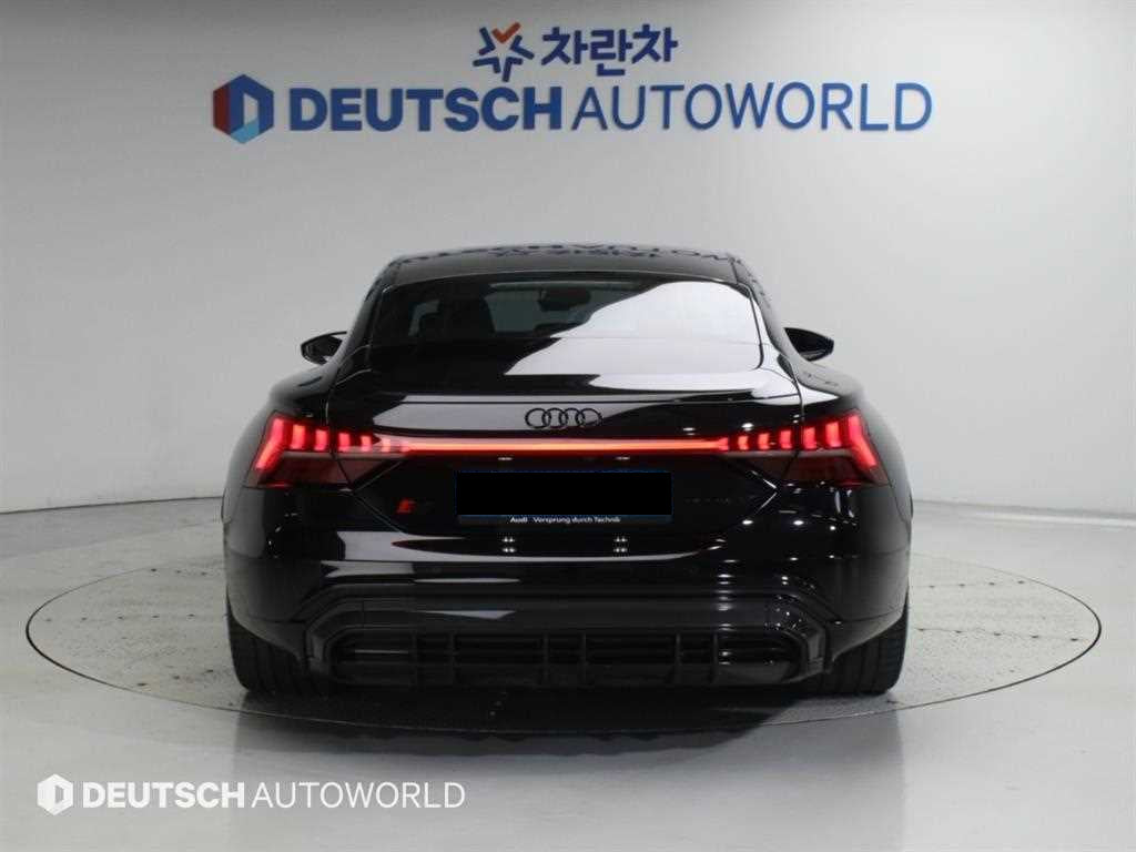 Audi RS e-tron GT — photo 04