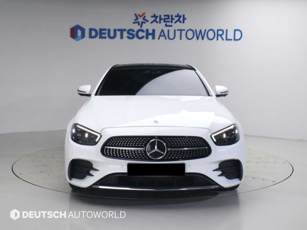 Mercedes-Benz E-Class — photo 01