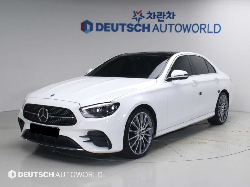 Mercedes-Benz E-Class — photo 02