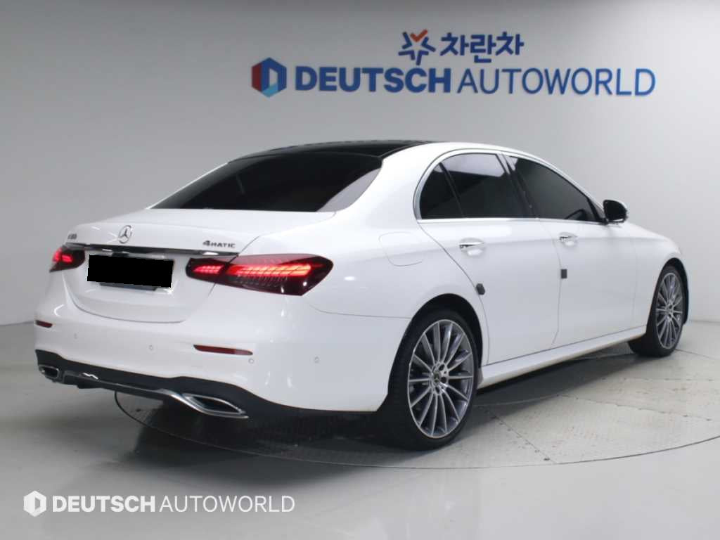Mercedes-Benz E-Class — photo 03