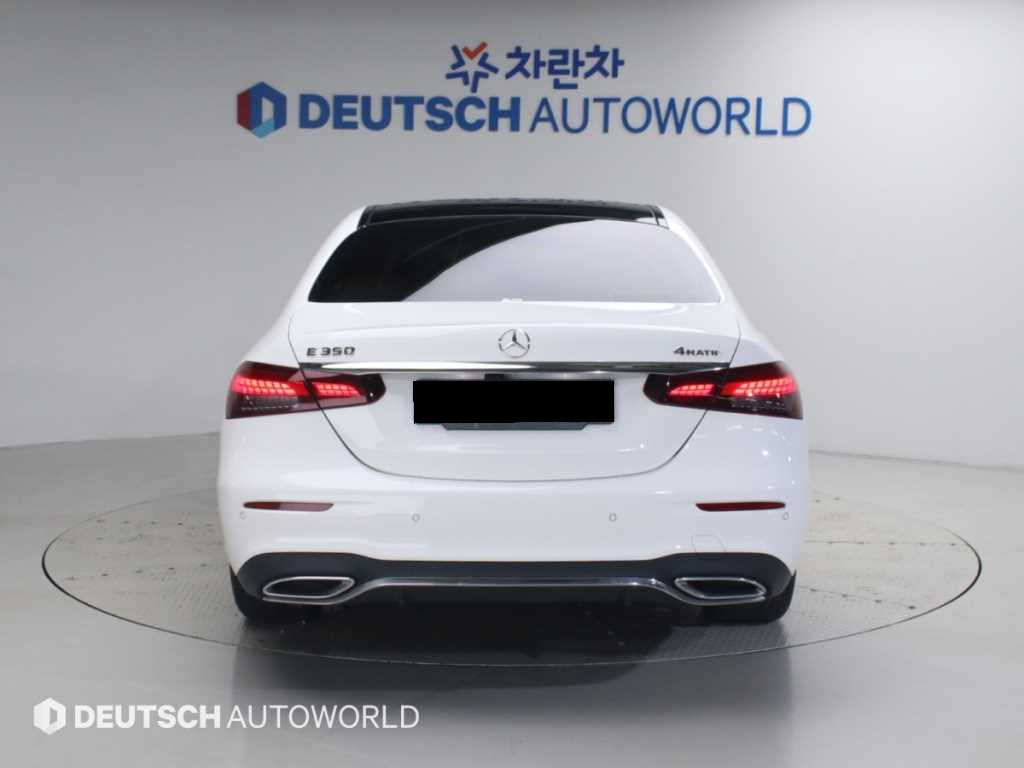 Mercedes-Benz E-Class — photo 04