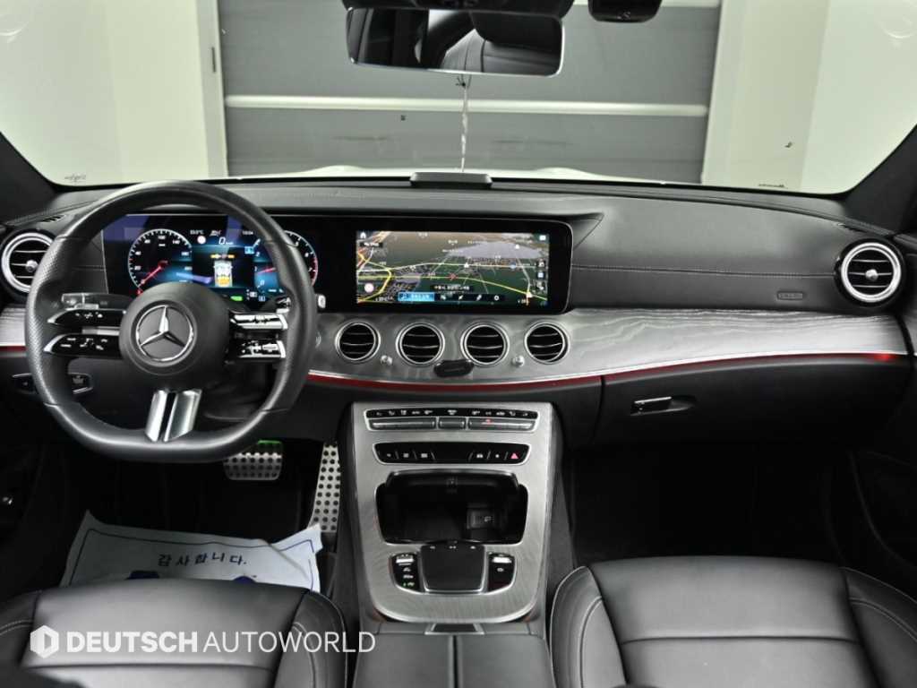 Mercedes-Benz E-Class — photo 07