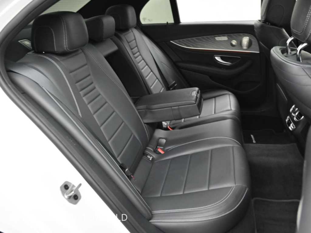 Mercedes-Benz E-Class — photo 12