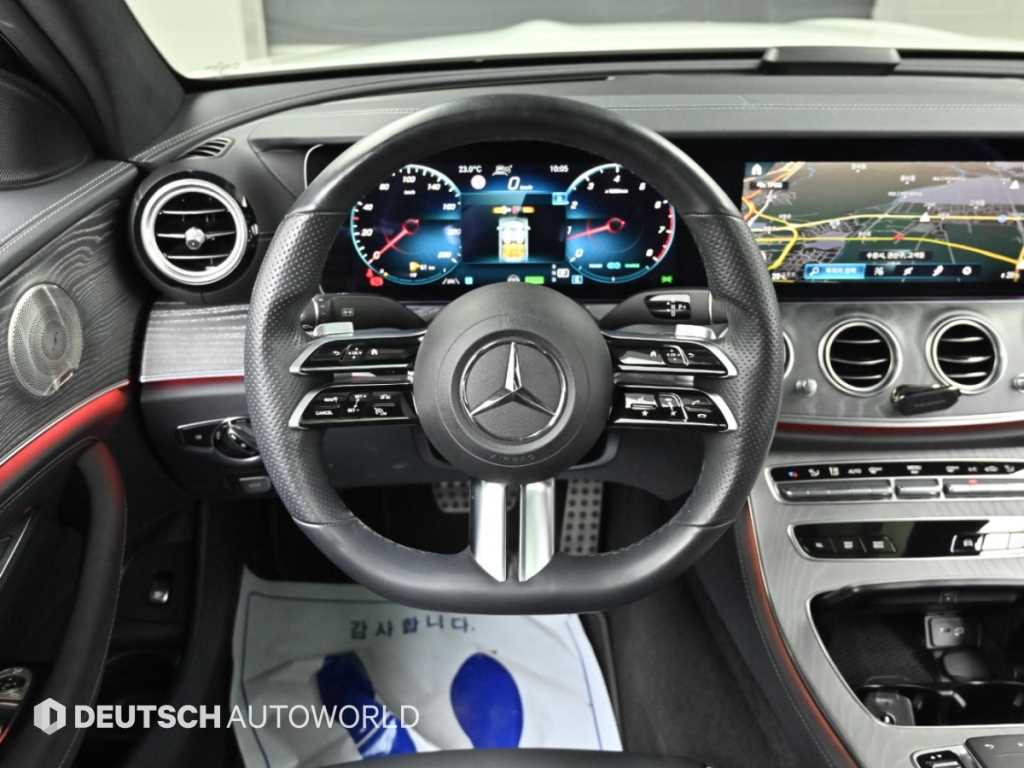 Mercedes-Benz E-Class — photo 13