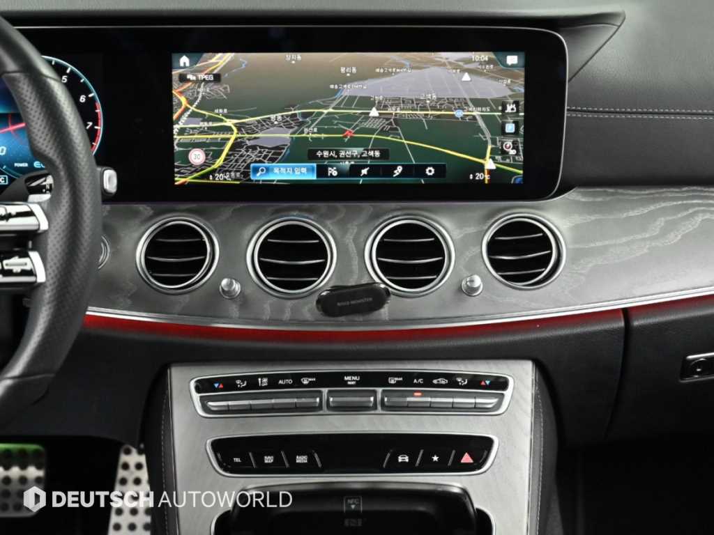 Mercedes-Benz E-Class — photo 14