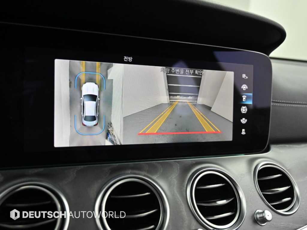 Mercedes-Benz E-Class — photo 15