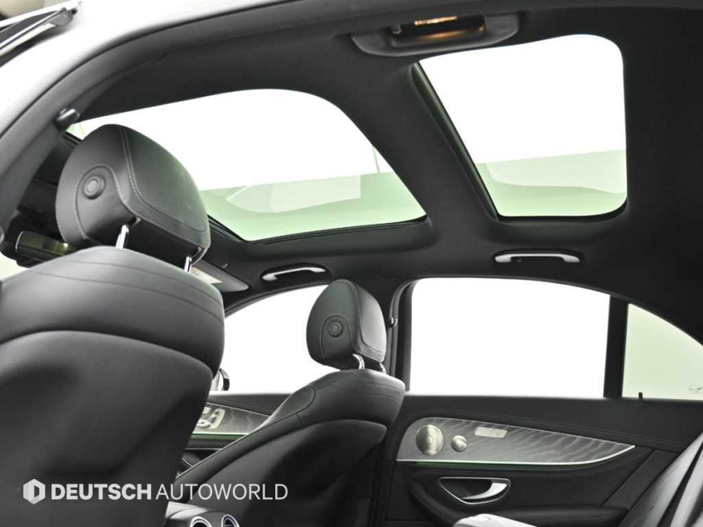 Mercedes-Benz E-Class — photo 18