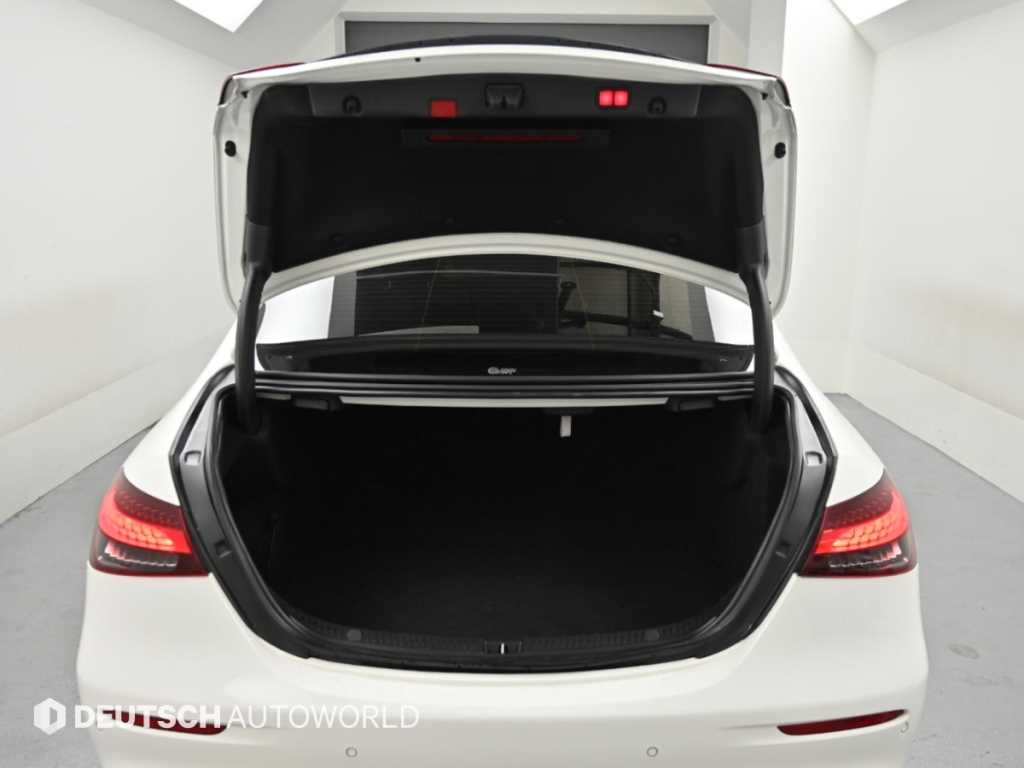 Mercedes-Benz E-Class — photo 19
