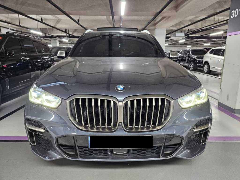 BMW X5 — photo 01