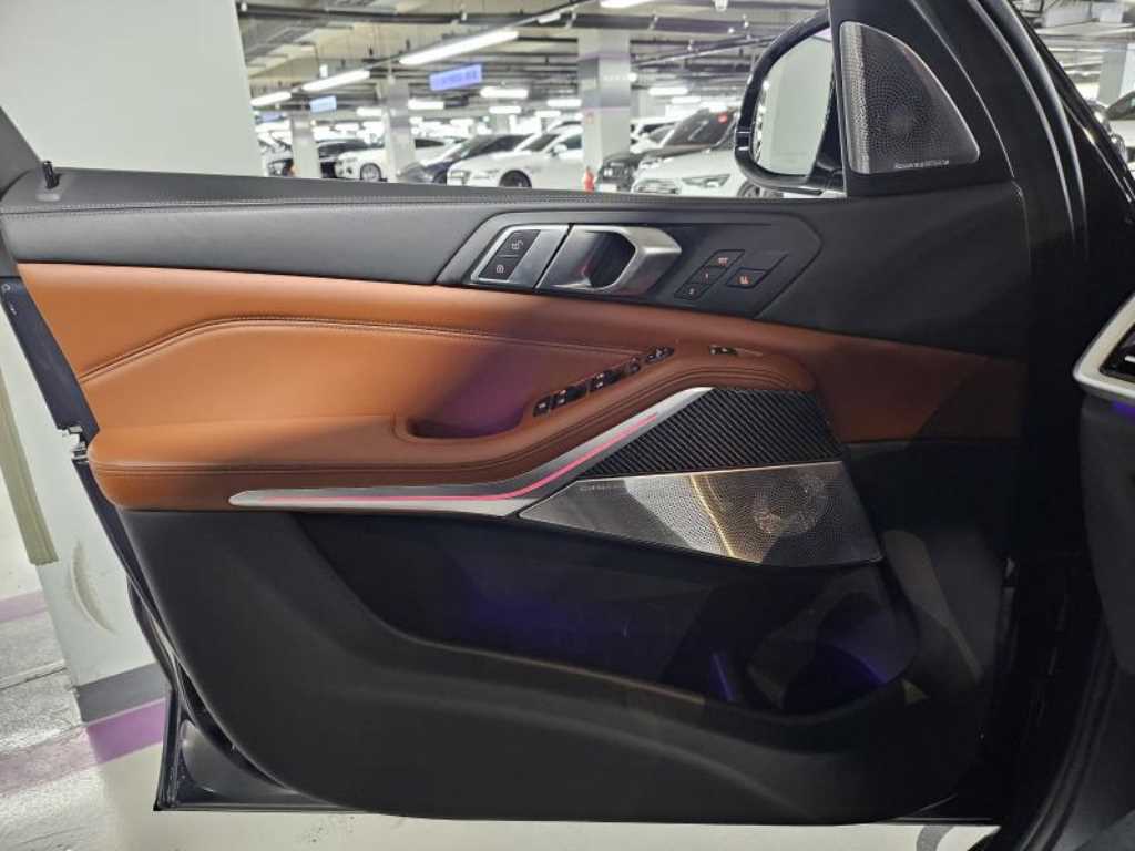 BMW X5 — photo 11