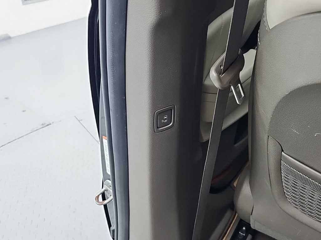 Kia Carnival — photo 14