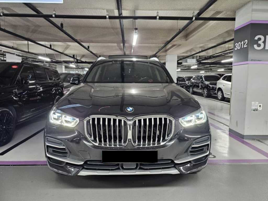 BMW X5 — photo 01