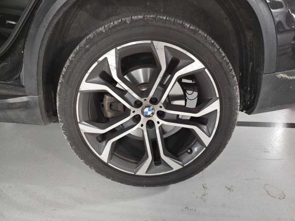 BMW X5 — photo 15
